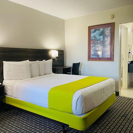 Days Inn By Wyndham Irving Grapevine Dfw Airport North Eksteriør billede