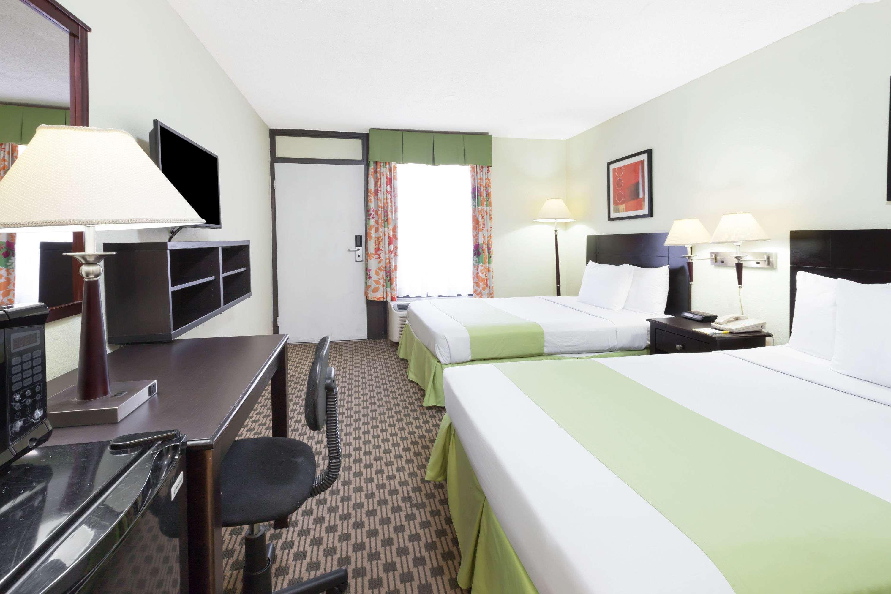 Days Inn By Wyndham Irving Grapevine Dfw Airport North Eksteriør billede
