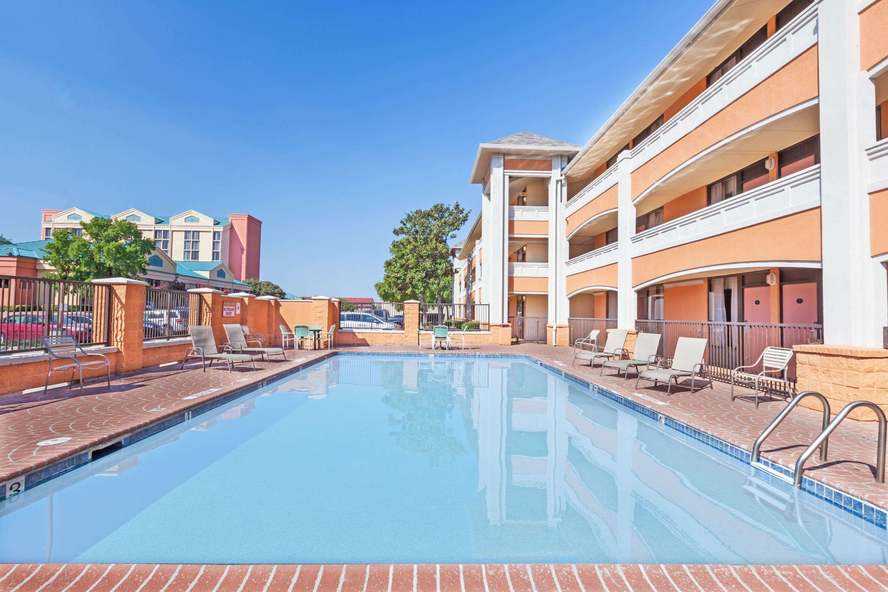 Days Inn By Wyndham Irving Grapevine Dfw Airport North Eksteriør billede
