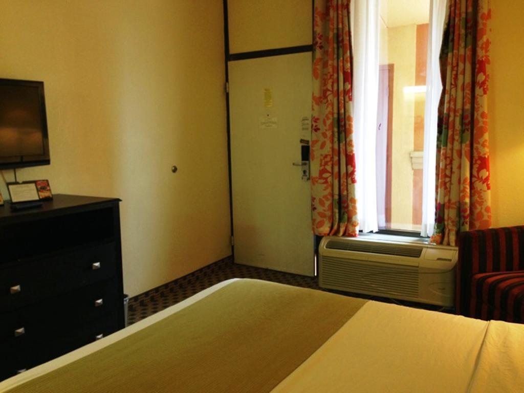Days Inn By Wyndham Irving Grapevine Dfw Airport North Eksteriør billede
